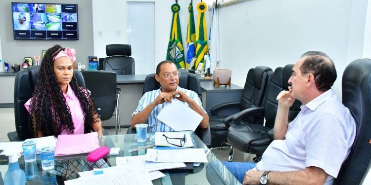 Prefeitura de Floriano e Grupo Escalet assinam convênio para a realização da Paixão de Cristo 2024