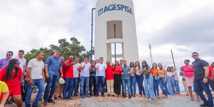 Governador inaugura ampliação de adutora e pavimentação em Santa Rosa do Piauí