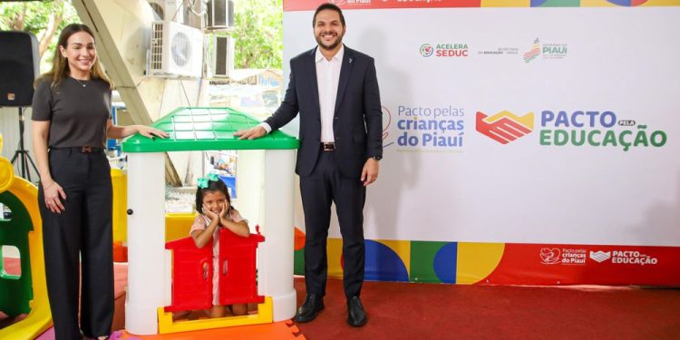 Primeira-dama Isabel Fonteles e secretário da Educação entregam Kit Creche para Angical do Piauí