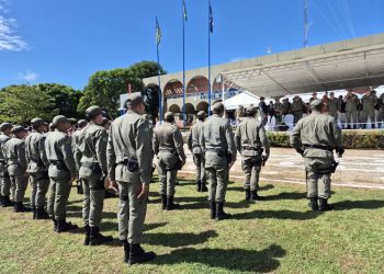 Polícia Militar do Piauí homenageia policiais e forma turma de oficiais durante solenidade do Dia de Tiradentes