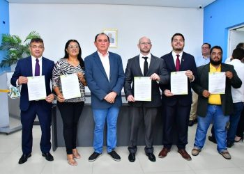 Prefeito Antônio Reis empossa novos secretários da gestão municipal de Floriano