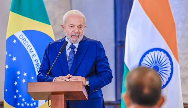Lula é multado em R$ 250 mil por propaganda negativa contra Bolsonaro