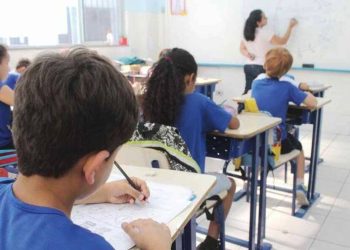 Dr. Pessoa sanciona lei que reajusta em 5% vencimento dos professores de Teresina