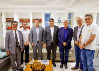 Governador se reúne com deputados e faz avaliação das ações do Legislativo