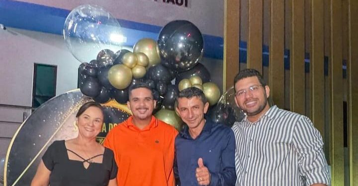 Deputado Dr. Thales Coelho prestigia o aniversario de Santana do Piauí