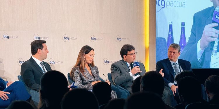 Nos EUA, governador defende transição energética e aponta Piauí como um celeiro de oportunidades