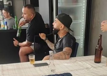 Gabigol aparece em ‘resenha’ com camisa do Corinthians e revolta torcida do Flamengo