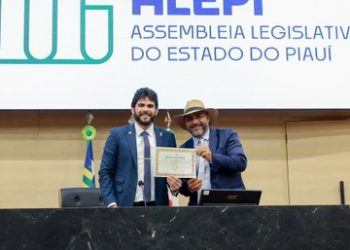 Dr. Marcus Vinícius Kalume (PT) entrega na Alepi títulos de cidadania a administradores da Fazenda Paraíso