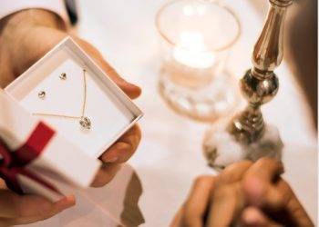 Dia dos Namorados: especialista aponta fomento no comércio e dá dicas de como economizar