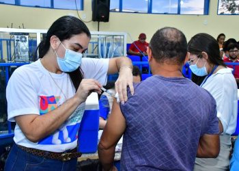 Mais de mil pessoas são imunizadas em mutirão de vacinação contra a gripe em Floriano