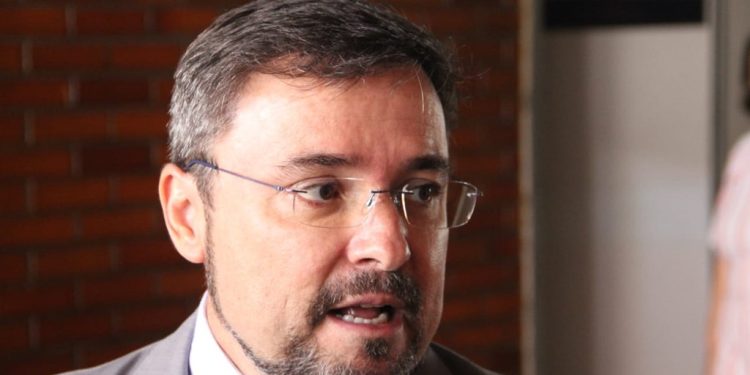 “Vejo como desespero da oposição”, diz Novo sobre denúncia de compra de apoio