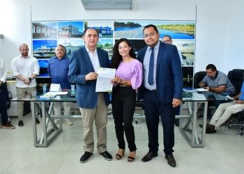 Prefeito Antônio Reis empossa novos servidores do município de Floriano
