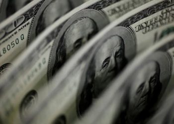 Dólar fecha em R$ 5,66 após superar R$ 5,70 durante o dia