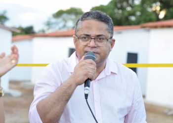Prefeito de Marcos Parente processa padre da cidade por ceder espaço para realização de show