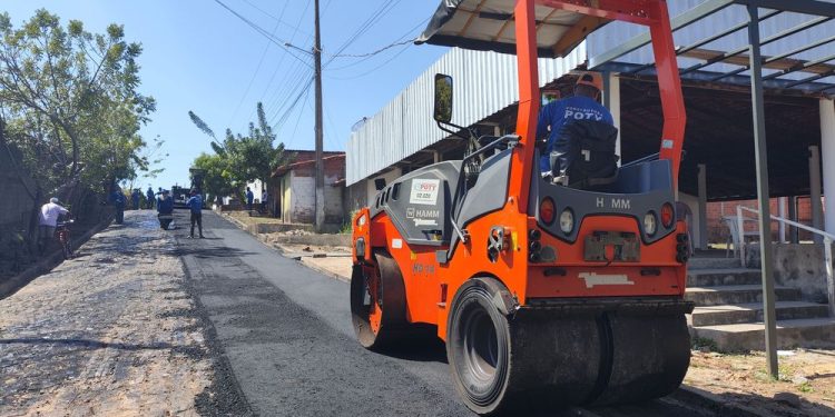 Secretaria dos Transportes inicia obras de pavimentação asfáltica em Monsenhor Gil