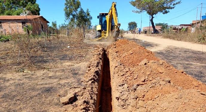 Bairros de Guadalupe são beneficiados com ampliação da rede de distribuição de água