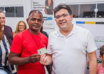 Rafael Fonteles entrega unidade do Instituto de Identificação que oferta emissão de carteiras em Piripiri