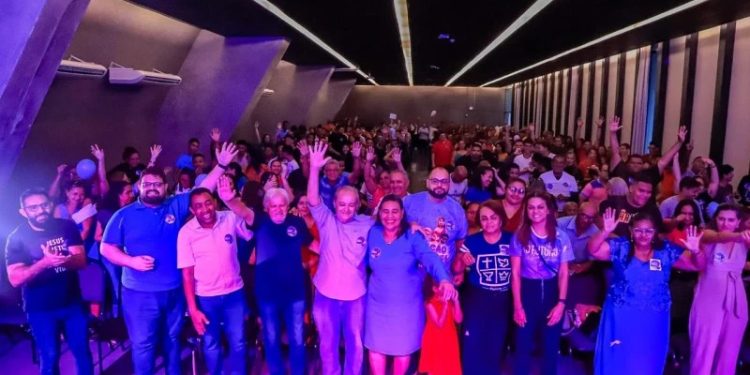 Silvio Mendes reforça aproximação com eleitorado evangélico em encontro das igrejas