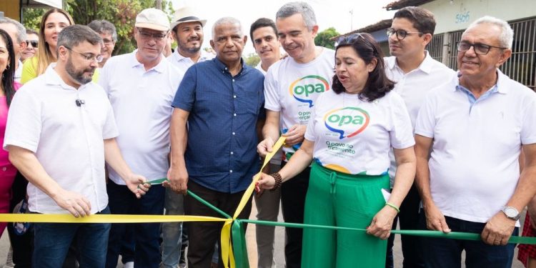 OPA: Governo do Estado entrega pavimentação de 15 ruas no bairro Santa Maria da Codipi, em Teresina