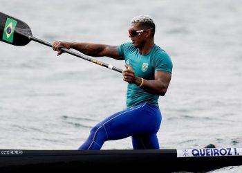 Isaquias Queiroz é prata na canoagem em Paris-2024