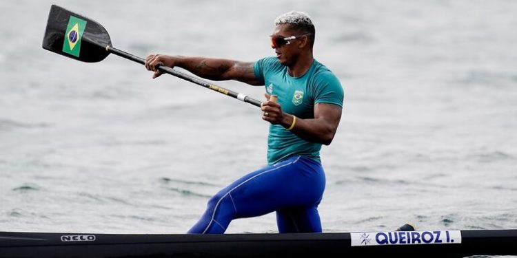 Isaquias Queiroz é prata na canoagem em Paris-2024