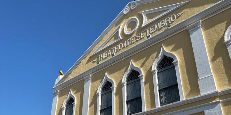 Theatro 4 de Setembro celebra 130 anos com shows, dança e exposições
