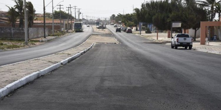 Governo do Piauí conclui recuperação da pavimentação asfáltica na Orla de Atalaia, em Luís Correia