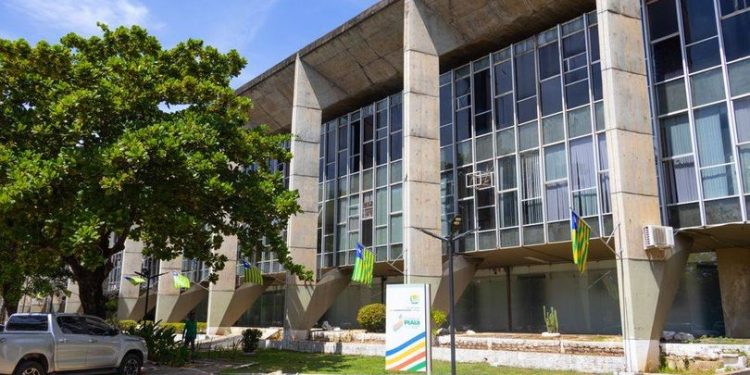 Mais de 6 mil pessoas realizam provas do concurso para três órgãos do Governo do Estado neste domingo (8)