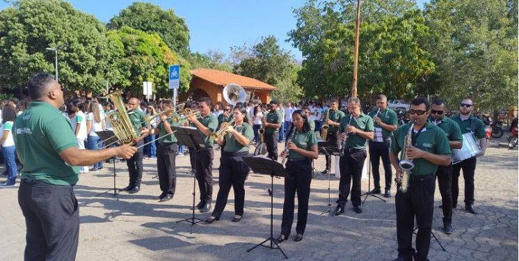 Floriano recebe a I Apresentação da Orquestra da Banda de Música Maestro Eugênio em comemoração ao Dia Nacional da Música