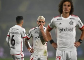 Confronto contra o Athletico-PR neste domingo (29) pode aumentar crise no Flamengo; veja motivos