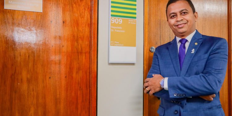 SOCIEDADE: Dia de comemoração para o deputado federal Francisco Costa por seu niver e MAIS…