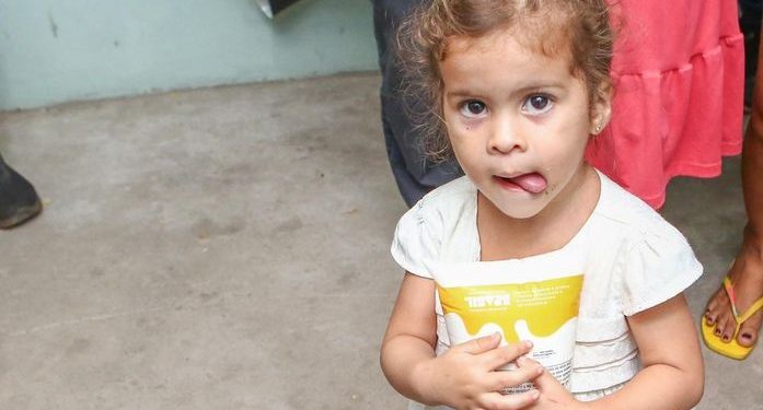 Mais de três mil famílias são beneficiadas com entrega de leite na região dos Cocais