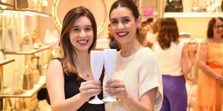 SOCIEDADE: Lívia Claudino completa hoje mais um ano de vida e MAIS…