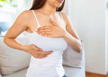 Outubro Rosa: 6 em cada 10 brasileiras dizem saber como prevenir câncer de mama, diz pesquisa