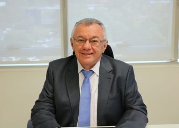 Conselheiro Kleber Eulálio reconhece legalidade em compra de livros pela Prefeitura de Floriano