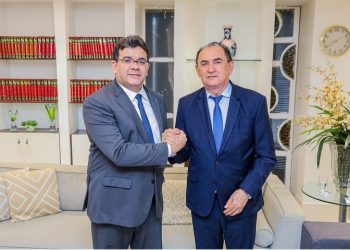 Prefeito Antônio Reis de Floriano (PSD) esteve reunido com o Governador Rafael Fonteles ontem em Teresina.