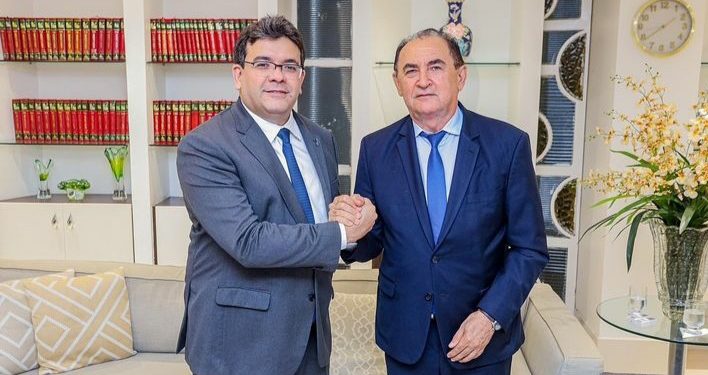 Prefeito Antônio Reis de Floriano (PSD) esteve reunido com o Governador Rafael Fonteles ontem em Teresina.