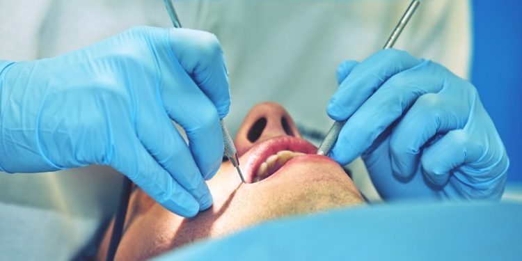 Cuidado com a saúde bucal pode ajudar a prevenir problemas de saúde