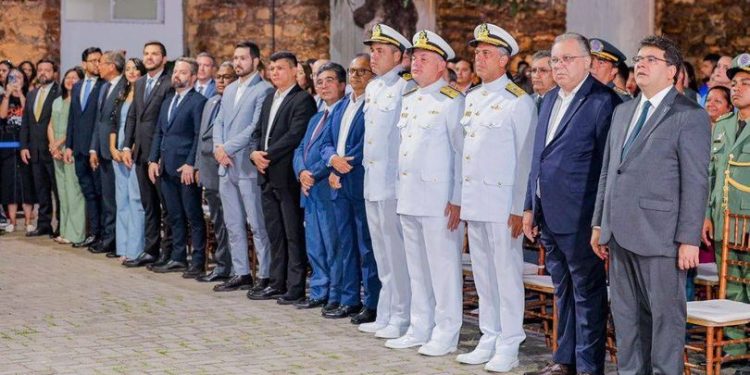 DIA DO PIAUI: Governador homenageia 27 pessoas na Cerimônia de Outorga da Ordem Estadual do Mérito Renascença em Parnaíba