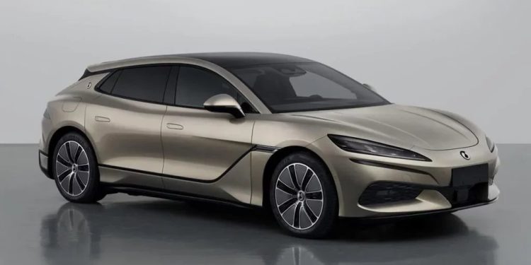 AUTOMÓVEIS: BYD confirma Denza no Brasil em 2025 e Shark já tem quase 1.000 pedidos