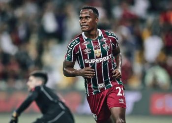 Brasileiro: Fluminense é eficiente e derrota Flamengo por 2 a 0 no Maracanã