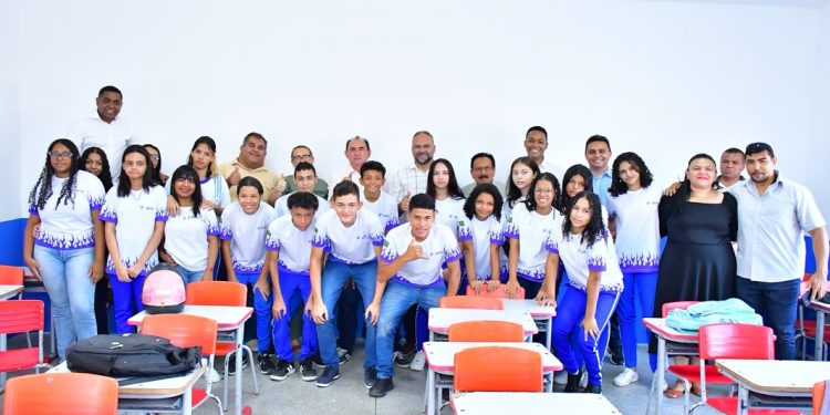 Prefeitura de Floriano entrega reestruturação da Escola Municipal Dona Aleluia