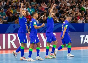 Em jogo emocionante, Brasil vence Ucrânia e vai à final da Copa do Mundo de Futsal