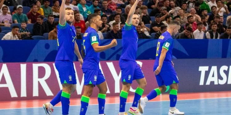 Em jogo emocionante, Brasil vence Ucrânia e vai à final da Copa do Mundo de Futsal