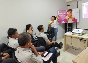 CS Grãos do Piauí promove palestra sobre Outubro Rosa para colaboradores