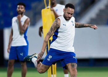 Neymar treina com bola e pode retornar aos gramados ainda em outubro