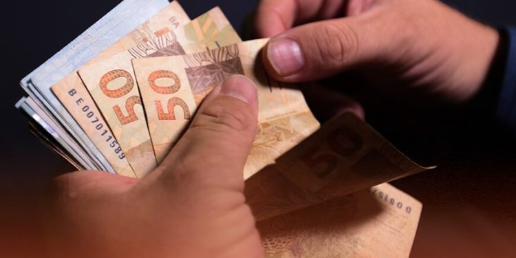 13º salário deve injetar R$ 2,8 bi na economia do Piauí, aponta Dieese