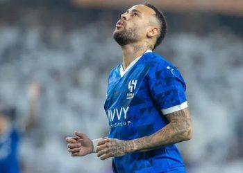 Neymar joga 28 minutos e é substituído com dores na perna direita em jogo do Al Hilal