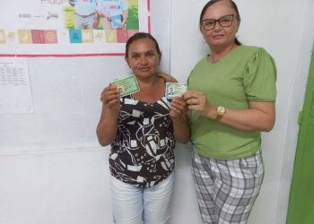 Alfabetiza Piauí: aos 52 anos, estudante da rede estadual de Jaicós assina RG pela primeira vez