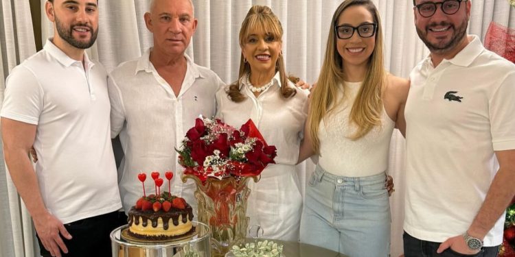 SOCIEDADE: Comemoração para Adelina Rocha pela passagem do seu niver e MAIS…
